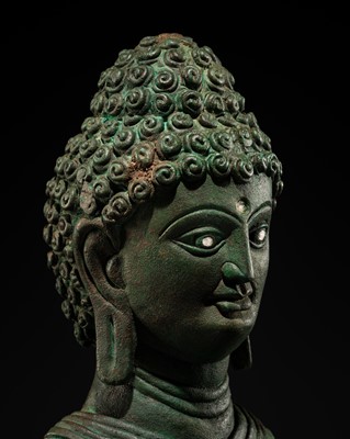 Lot 445 - A SILVER-INLAID SWAT REVIVAL BRONZE HEAD OF BUDDHA