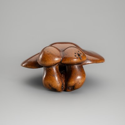 Lot 350 - NAITO TOYOMASA: A WOOD NETSUKE OF A GROUP OF MUSHROOMS
