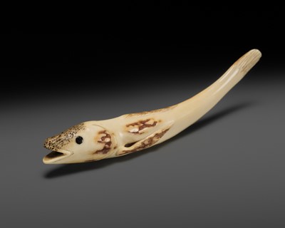 Lot 303 - A FINE SASHI ANTLER NETSUKE OF AN EEL