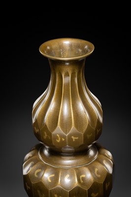 A GOLD-SPLASHED FACETED DOUBLE-GOURD VASE, 17TH-18TH CENTURY