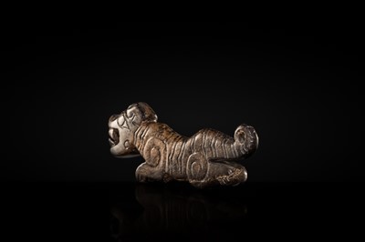 A FINE MOTTLED BROWN JADE ‘TIGER’ PENDANT, WESTERN ZHOU DYNASTY