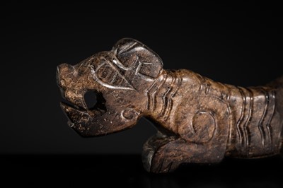 A FINE MOTTLED BROWN JADE ‘TIGER’ PENDANT, WESTERN ZHOU DYNASTY