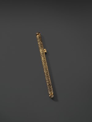 Lot 6 - A FINE RETICULATED GILT-DAMASCENED IRON PEN HOLDER, TIBET, 15TH-16TH CENTURY