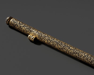 Lot 6 - A FINE RETICULATED GILT-DAMASCENED IRON PEN HOLDER, TIBET, 15TH-16TH CENTURY
