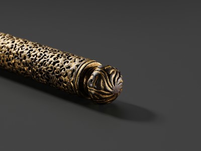 Lot 6 - A FINE RETICULATED GILT-DAMASCENED IRON PEN HOLDER, TIBET, 15TH-16TH CENTURY