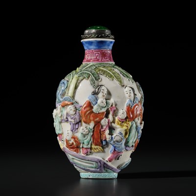 Lot 491 - A FAMILLE ROSE MOLDED AND RETICULATED PORCELAIN SNUFF BOTTLE, JINGDEZHEN KILNS