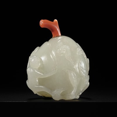 Lot 169 - A WHITE JADE ‘PEACH AND MONKEYS’ SNUFF BOTTLE, 1750-1850