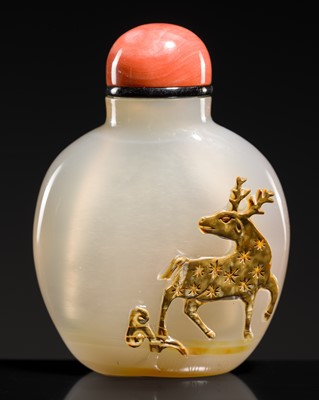A CAMEO AGATE ‘DEER AND HORSE’ SNUFF BOTTLE, 1750-1850