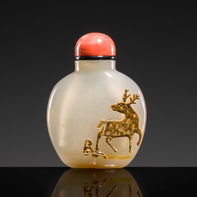Lot 467 - A CAMEO AGATE ‘DEER AND HORSE’ SNUFF BOTTLE, 1750-1850