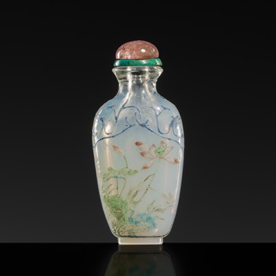 Lot 476 - AN ENAMELED GLASS ‘DRAGONS AND LOTUS’ SNUFF BOTTLE, 18TH CENTURY