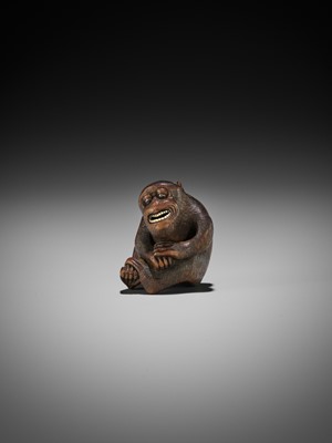 Lot 367 - A HUMOROUS WOOD NETSUKE OF A SMILING MONKEY,