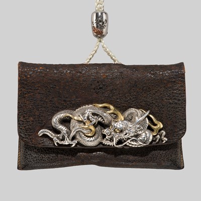 Lot 61 - KIKUGAWA: A LEATHER TABAKO-IRE (POUCH) WITH A SUPERB DRAGON GOLD AND SILVER KANAMONO (POUCH CLASP)