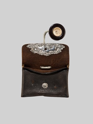 Lot 61 - KIKUGAWA: A LEATHER TABAKO-IRE (POUCH) WITH A SUPERB DRAGON GOLD AND SILVER KANAMONO (POUCH CLASP)