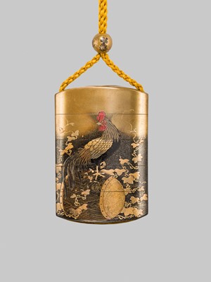 Lot 30 - KAJIKAWA: A FINE FOUR-CASE GOLD LACQUER INRO WITH ROOSTER, DRUM, AND IVY (TSUTA NI NIWATORI TO TAIKO)