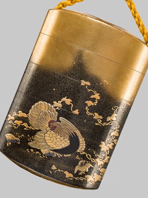 Lot 30 - KAJIKAWA: A FINE FOUR-CASE GOLD LACQUER INRO WITH ROOSTER, DRUM, AND IVY (TSUTA NI NIWATORI TO TAIKO)