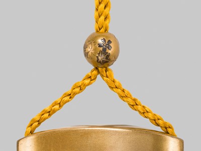 Lot 30 - KAJIKAWA: A FINE FOUR-CASE GOLD LACQUER INRO WITH ROOSTER, DRUM, AND IVY (TSUTA NI NIWATORI TO TAIKO)