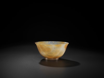 Lot 35 - A TRANSLUCENT BANDED AGATE BOWL, QING DYNASTY