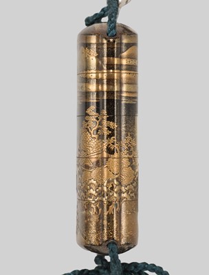 Lot 32 - A FINE FOUR-CASE LACQUER INRO WITH A TORII GATE