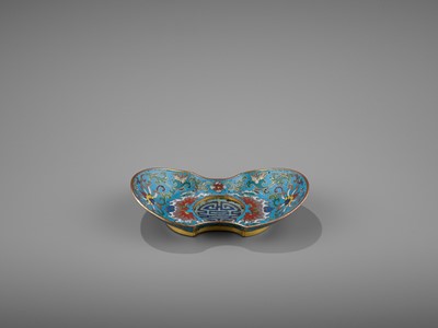 Lot 4 - A CLOISONNÉ AND GILT-BRONZE ‘DOUBLE HAPPINESS’ CUP STAND, QIANLONG