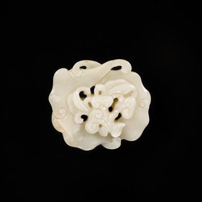 A WHITE JADE 'BAT AND LINGZHI' PENDANT, QING DYNASTY