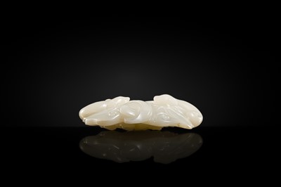 A WHITE JADE 'BAT AND LINGZHI' PENDANT, QING DYNASTY