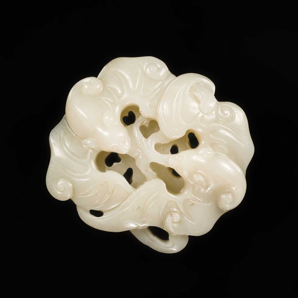 A WHITE JADE 'BAT AND LINGZHI' PENDANT, QING DYNASTY