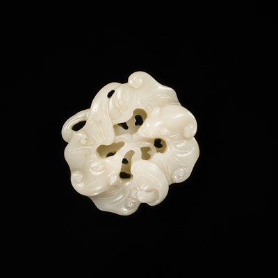 A WHITE JADE 'BAT AND LINGZHI' PENDANT, QING DYNASTY