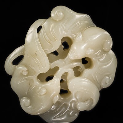 A WHITE JADE 'BAT AND LINGZHI' PENDANT, QING DYNASTY