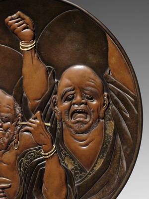 Lot 32 - A SUPERB AND LARGE MIYAO STYLE PARCEL GILT BRONZE CHARGER DEPICTING TWO RAKAN