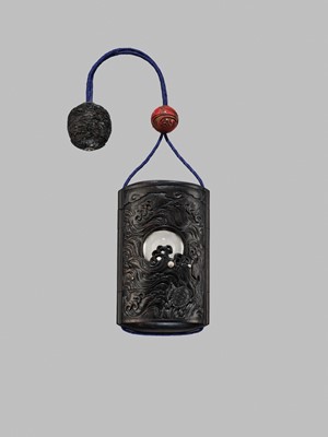 Lot 44 - A SUPERB AND LARGE EBONY WOOD THREE-CASE INRO DEPICTING TURTLES, WAFTING WAVES, AND A ROCK CRYSTAL BALL (YASAKI NO NAGATAMA)