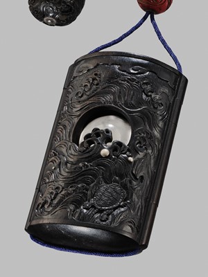 Lot 44 - A SUPERB AND LARGE EBONY WOOD THREE-CASE INRO DEPICTING TURTLES, WAFTING WAVES, AND A ROCK CRYSTAL BALL (YASAKI NO NAGATAMA)