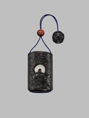 Lot 44 - A SUPERB AND LARGE EBONY WOOD THREE-CASE INRO DEPICTING TURTLES, WAFTING WAVES, AND A ROCK CRYSTAL BALL (YASAKI NO NAGATAMA)