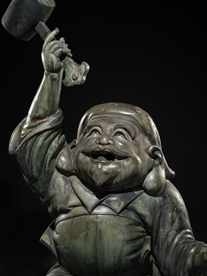 Lot 189 - A HIGHLY IMPORTANT AND MONUMENTAL (165 CM) BRONZE FIGURE OF DAIKOKU, LATE EDO TO MEIJI