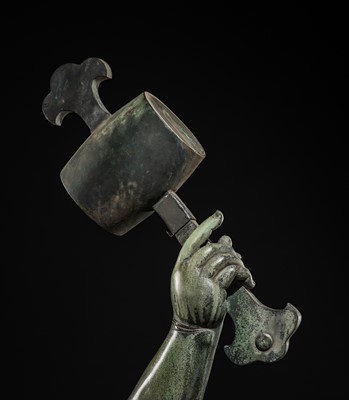 Lot 189 - A HIGHLY IMPORTANT AND MONUMENTAL (165 CM) BRONZE FIGURE OF DAIKOKU, LATE EDO TO MEIJI