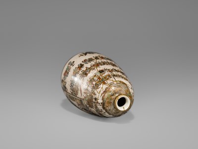 Lot 1568 - A FINE SATSUMA CERAMIC VASE DEPICTING A DAIMYO PROCESSION