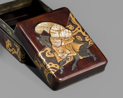 A RINPA STYLE KOBAKO (SMALL BOX) AND COVER DEPICTING ARIWARA NO NARIHIRA ON HORSEBACK