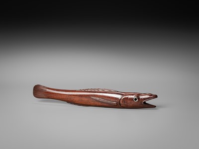 Lot 51 - AN UNUSUAL AND LARGE FISH-SHAPED KISERUZUTSU (PIPE CASE)