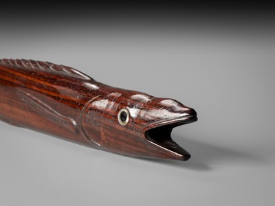 Lot 51 - AN UNUSUAL AND LARGE FISH-SHAPED KISERUZUTSU (PIPE CASE)