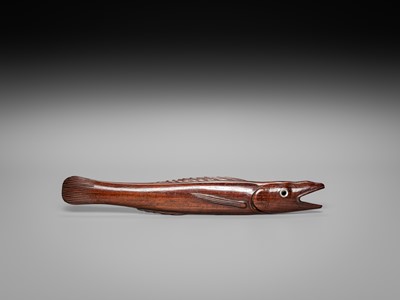 Lot 51 - AN UNUSUAL AND LARGE FISH-SHAPED KISERUZUTSU (PIPE CASE)