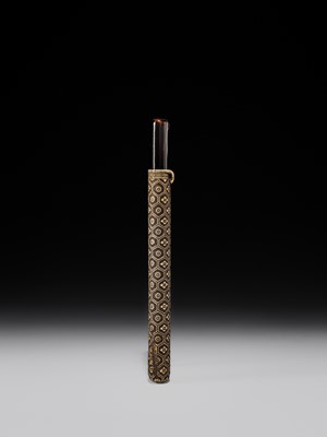 Lot 56 - KO: A FINE ANTLER AND UMIMATSU ‘BROCADE PATTERN’ KISERUZUTSU (PIPE CASE)