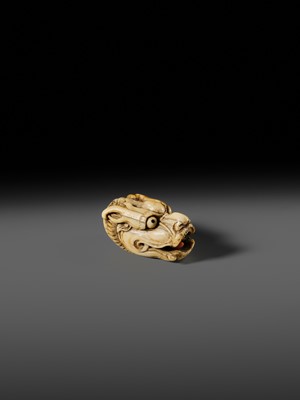 Lot 113 - A VERY RARE CORAL INLAID IVORY NETSUKE OF A SEVERED DRAGON HEAD