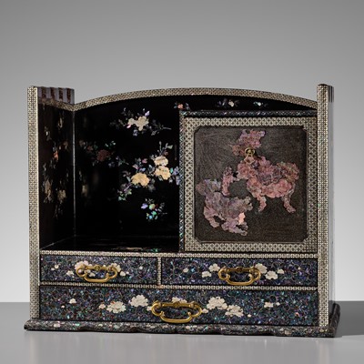 Lot 127 - AN IMPRESSIVE AND RARE SOMADA STYLE LACQUER ‘BOTAN SHISHI’ KATANA DISPLAY CABINET (KATANA KAKE)