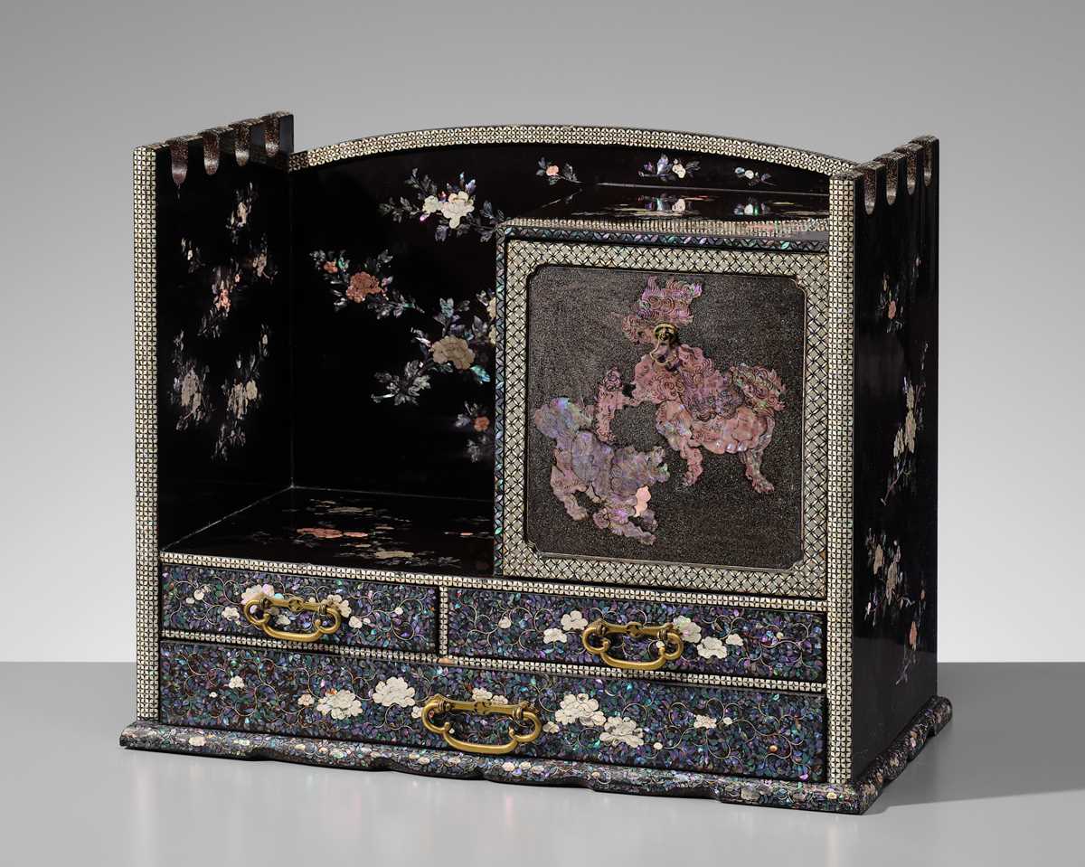 Lot 127 - AN IMPRESSIVE AND RARE SOMADA STYLE LACQUER ‘BOTAN SHISHI’ KATANA DISPLAY CABINET (KATANA KAKE)