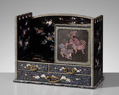 Lot 127 - AN IMPRESSIVE AND RARE SOMADA STYLE LACQUER ‘BOTAN SHISHI’ KATANA DISPLAY CABINET (KATANA KAKE)