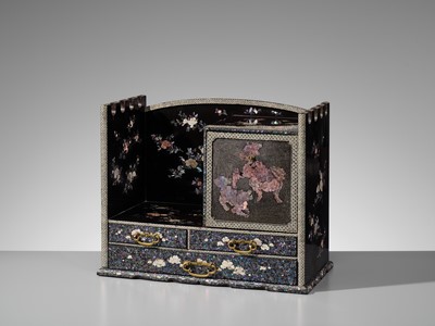 Lot 127 - AN IMPRESSIVE AND RARE SOMADA STYLE LACQUER ‘BOTAN SHISHI’ KATANA DISPLAY CABINET (KATANA KAKE)