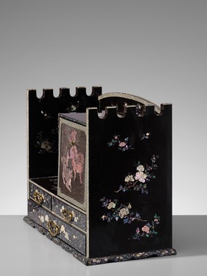 Lot 127 - AN IMPRESSIVE AND RARE SOMADA STYLE LACQUER ‘BOTAN SHISHI’ KATANA DISPLAY CABINET (KATANA KAKE)