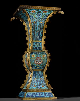 Lot 63 - A LARGE (46 CM) ARCHAISTIC CLOISONNÉ ENAMEL VASE, FANGGU, KANGXI-QIANLONG PERIOD