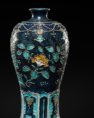 Lot 510 - A FAHUA ‘FLORAL’ VASE, MEIPING, MING DYNASTY, 16TH CENTURY
