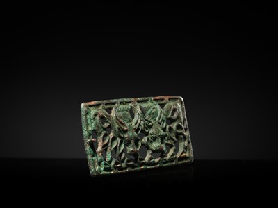 AN ORDOS ‘TWIN YAK’ BRONZE BELT PLAQUE, 2ND-1ST CENTURY BC