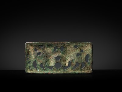 AN ORDOS ‘TWIN YAK’ BRONZE BELT PLAQUE, 2ND-1ST CENTURY BC
